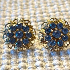 Vintage 50’s gold tone blue floral earrings!!